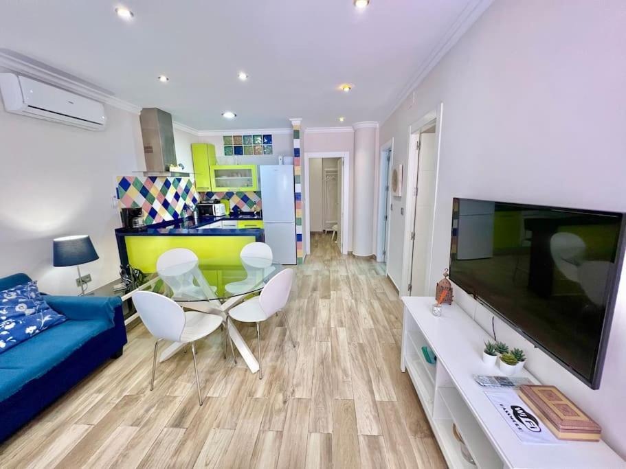 Square Flat Apartment *